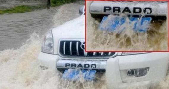 下雨天车牌丢了怎么处理,车牌大雨丢失上路可以吗