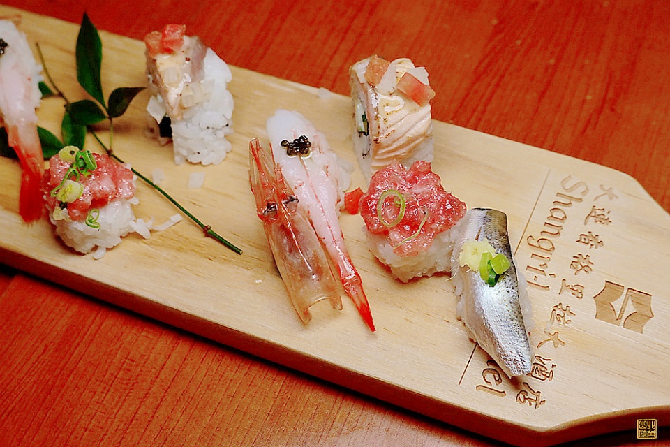 不能飞去巴黎伦敦,不如到大连喂鸽子,赏海景吃海鲜