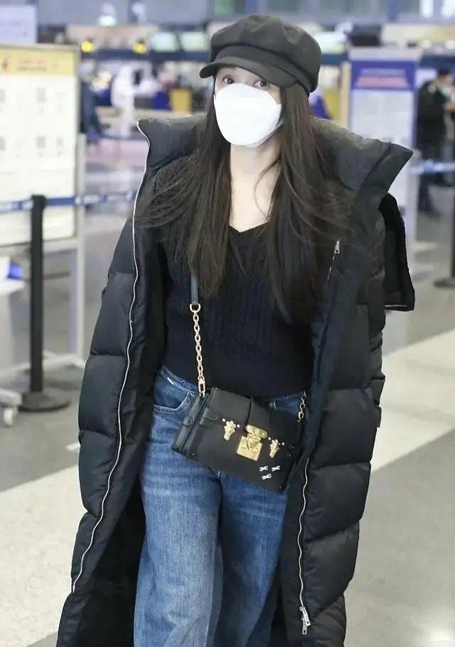 伊能静的穿搭也是非常的减龄的,伊能静减龄穿搭