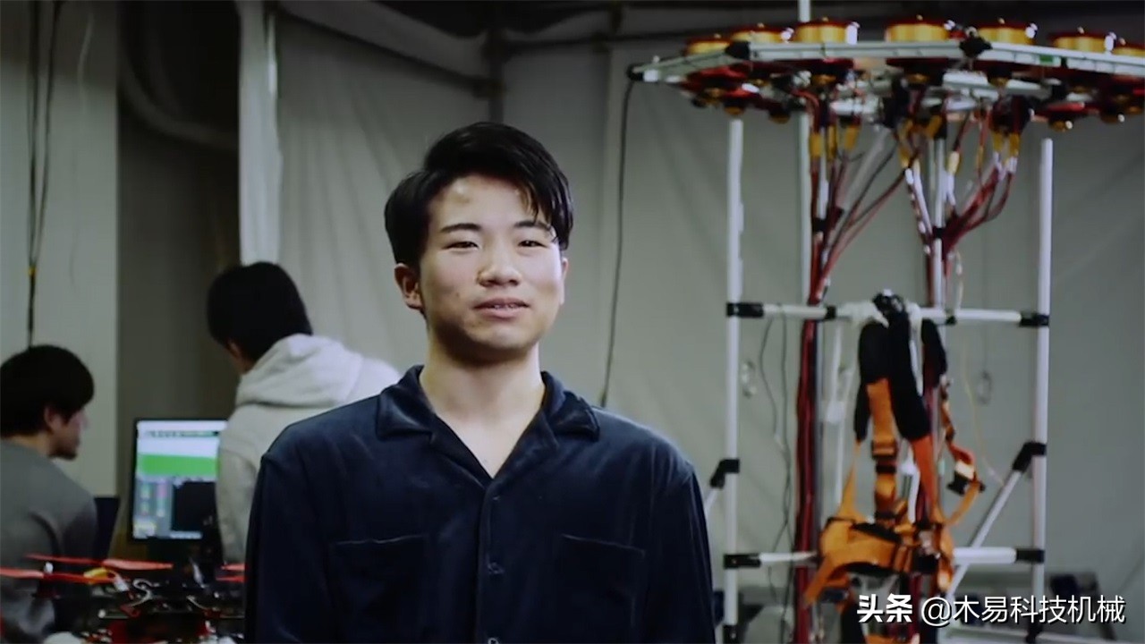 竹蜻蜓手推飞行器,日本学生的背包有什么功能