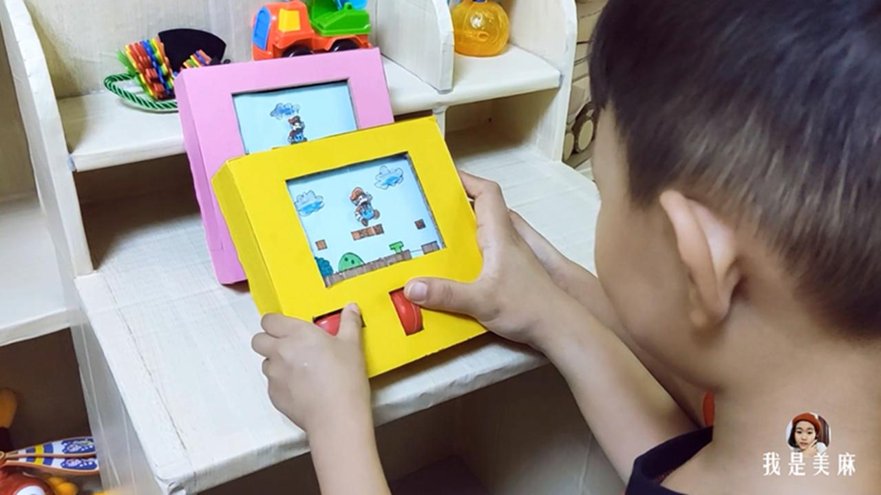 一个快递盒做了一个玩具,一个纸箱做一个游戏机