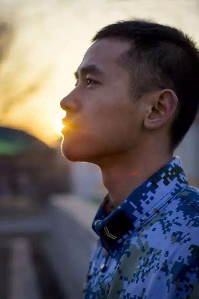 军人专门理发,军人理发型视频