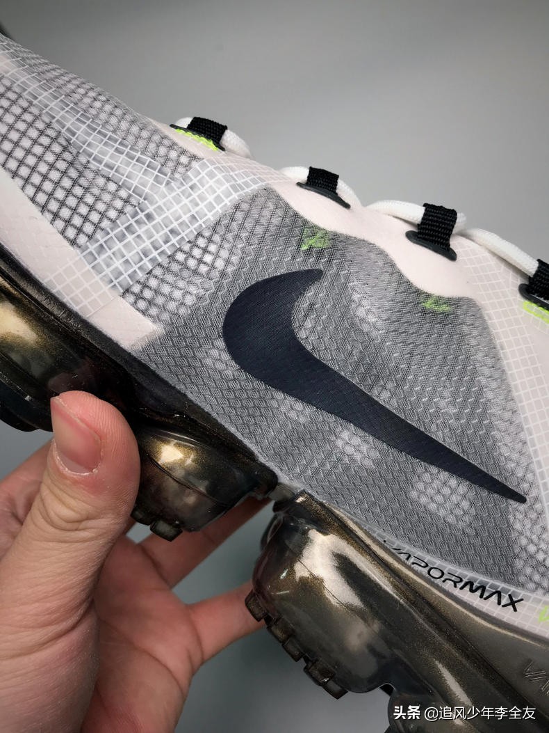 nike黑绿气垫钉鞋,nike鞋底全是气垫霜跑步鞋