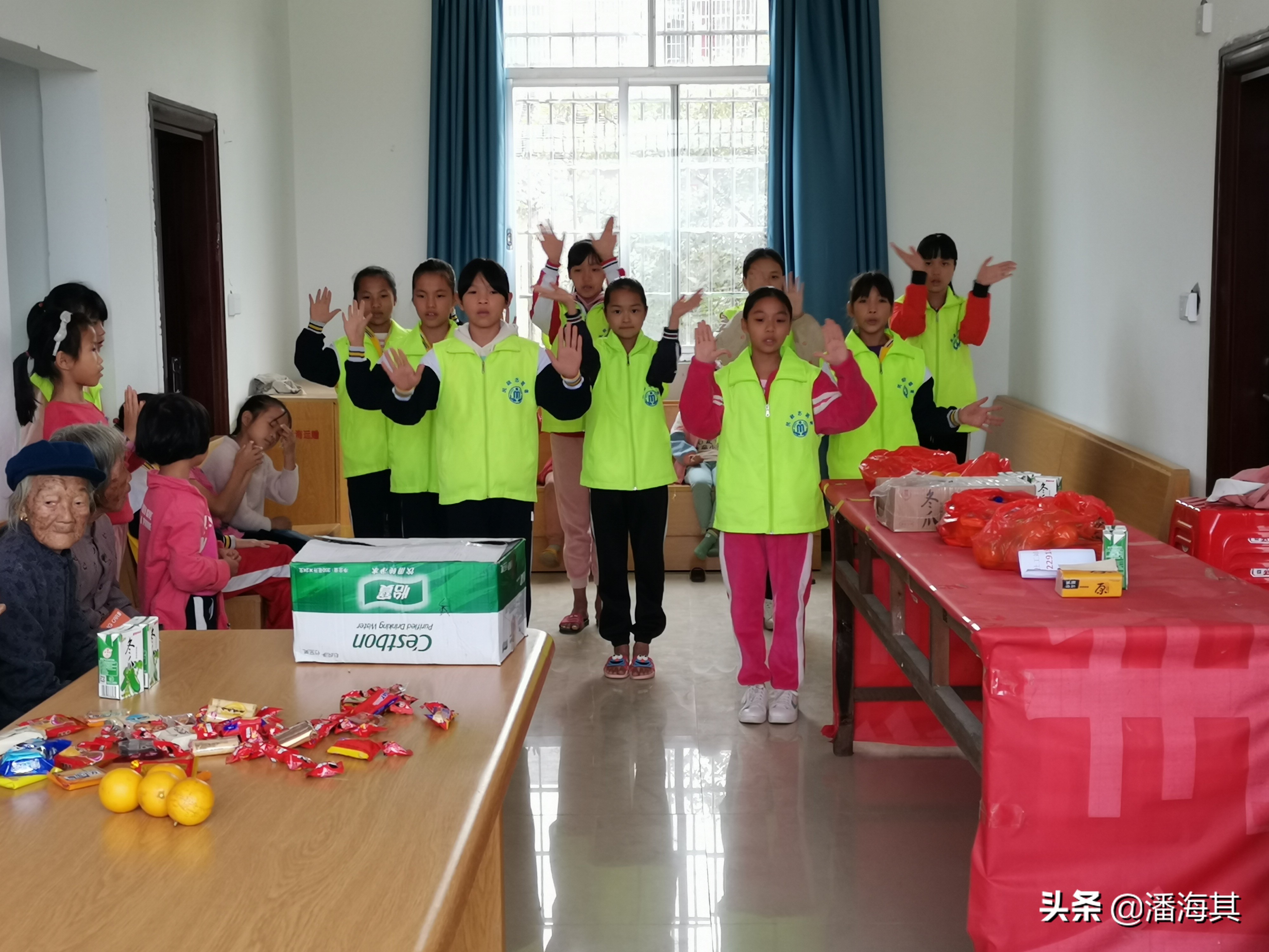 遂溪县洋青社工到文相东村开展“关爱长者,情暖夕阳”寿星生日会