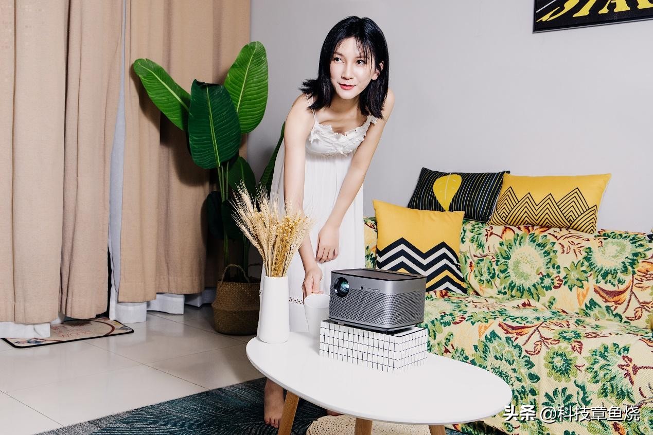 小仙女教你在家轻松搭建私人影院