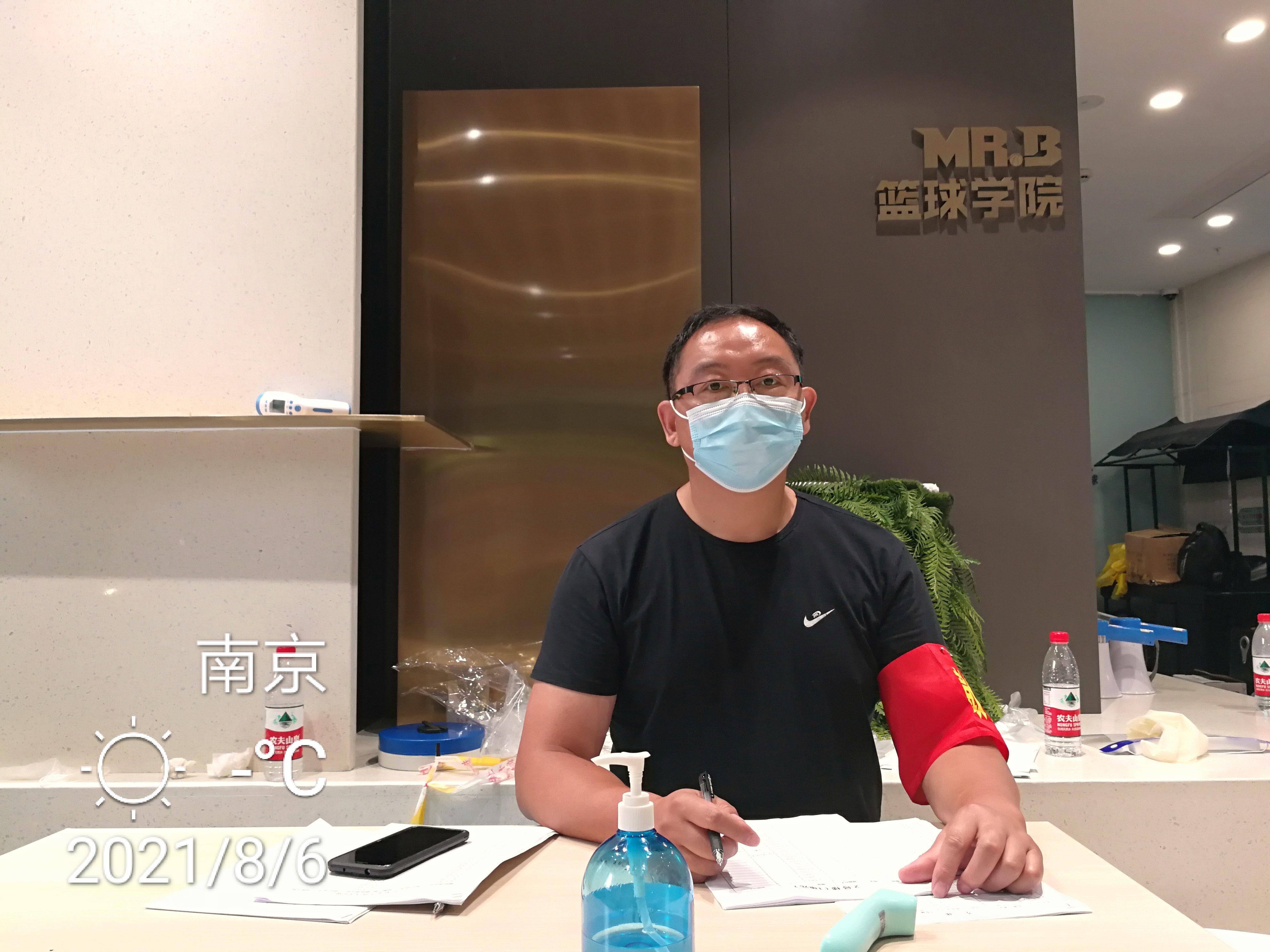 区街新闻|70多幅照片记录世茂滨江社区辖内志愿者,南京感谢你们