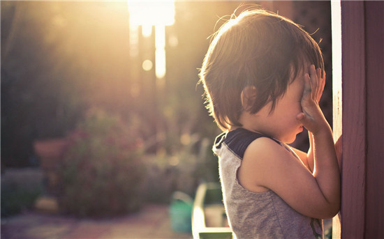有孤独症倾向孩子家长如何引导,孤独症孩子怎么发现