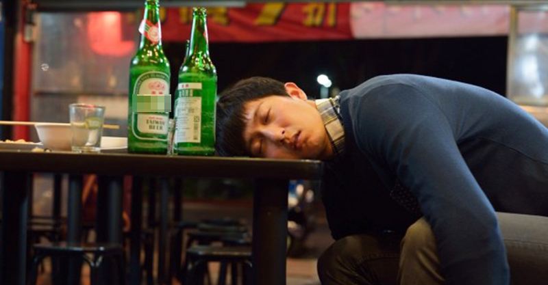 酒桌上同事一直跟我提格局,酒桌同事不和你敬酒怎么办