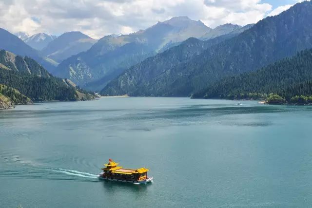 新疆天山天池王母娘娘的瑶池仙境,天山天池是王母娘娘的定海神针