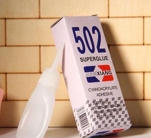 502胶水粘住了手怎么办小妙招,502胶水粘到手用什么方法可以解除