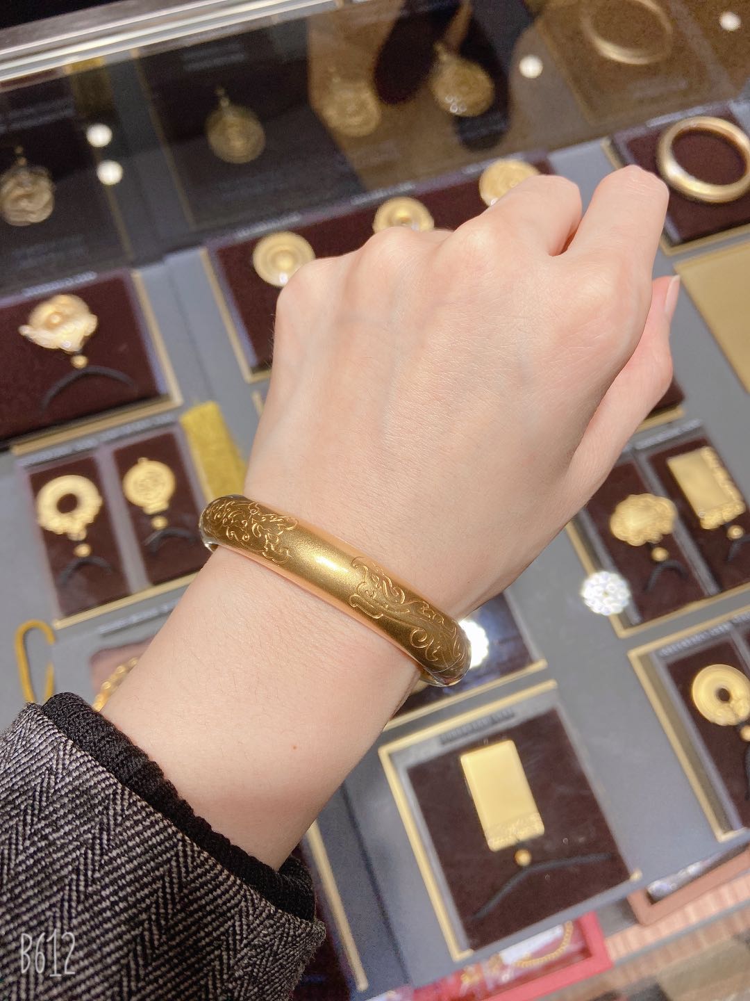 2万元以上油青翡翠手镯,2万左右的糯种翡翠手镯