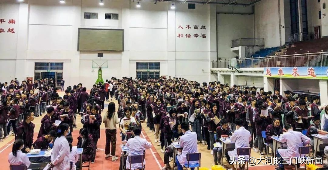 医护人员早上5点到岗,凌晨五点的医护人员