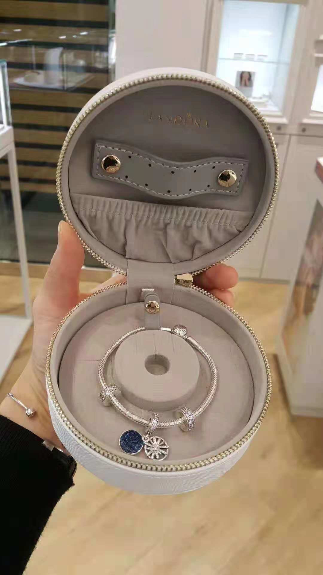 潘多拉手链圣诞限定礼盒,潘多拉2017限量款手链