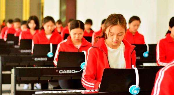 大学想谈恋爱?多去这四个地方走走,学姐:我就是这么被表白的