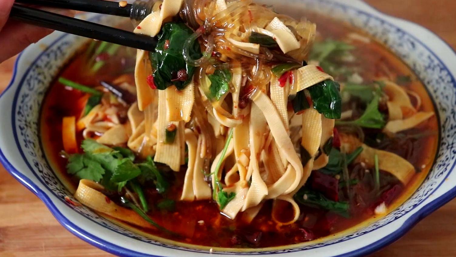 午饭减脂豆腐皮炒面,豆腐皮金针菇减脂餐午饭