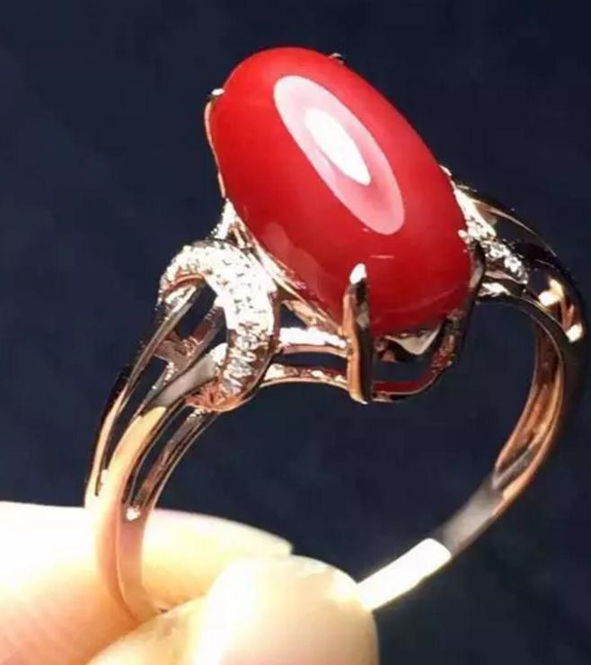 美丽的女人应该拥有漂亮的珍珠,美丽的女人都应该有一个胸针