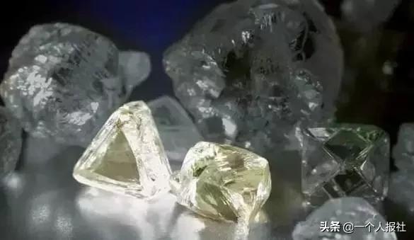 閽荤煶涔嬬編鍦ㄤ簬姘告亽,閽荤煶鍘熺煶琛ㄩ潰鐗瑰緛