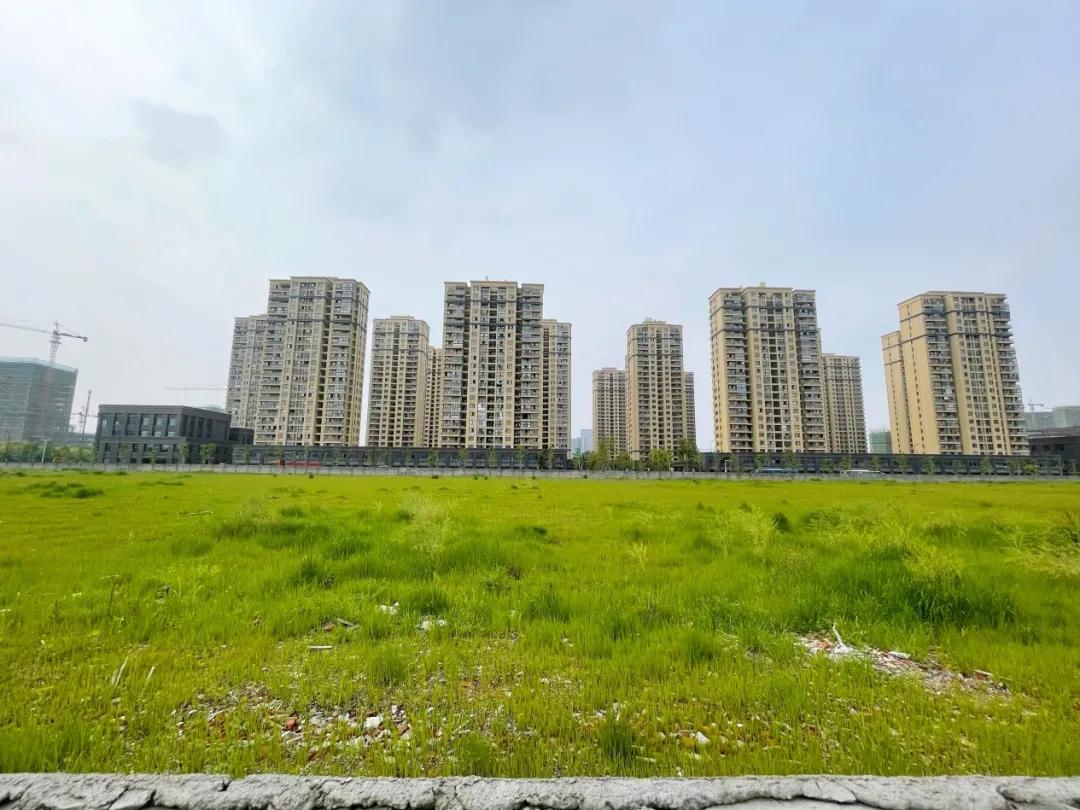 38000元/㎡的浦沿,一分未涨,但无倒挂,摇吗?丨“小公举”探地