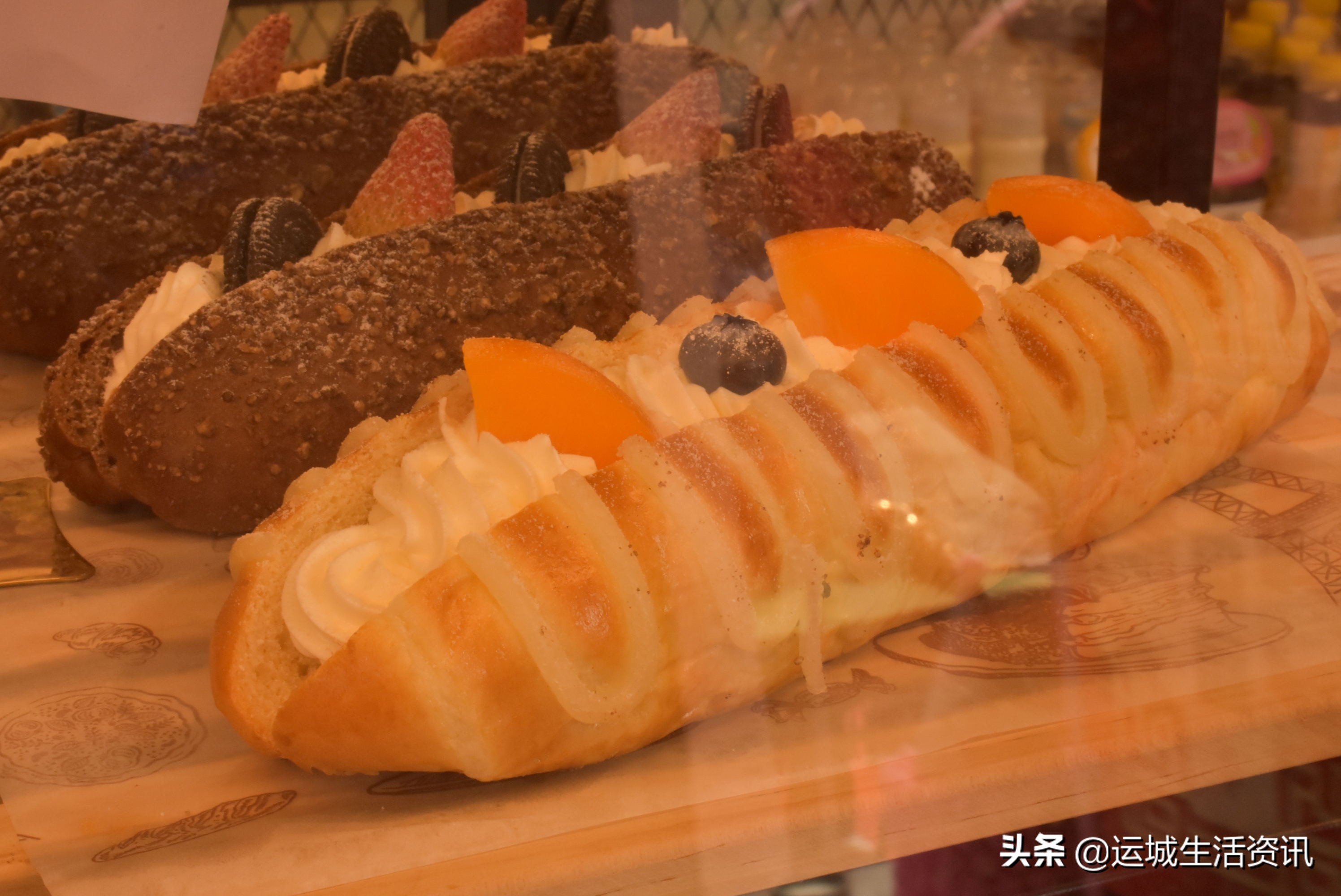 市民排队免费吃蛋糕：运城天鹅湾“生日颂烘焙”开业大酬宾