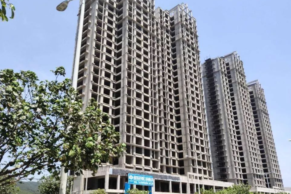 西安烂尾楼业主自救,西安百余户业主入住5年烂尾楼