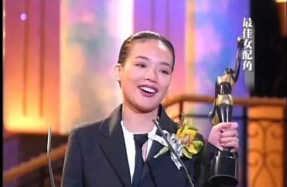 性感女神舒淇情史混乱，因拍大尺度片遭男方家长嫌弃终遇老实人