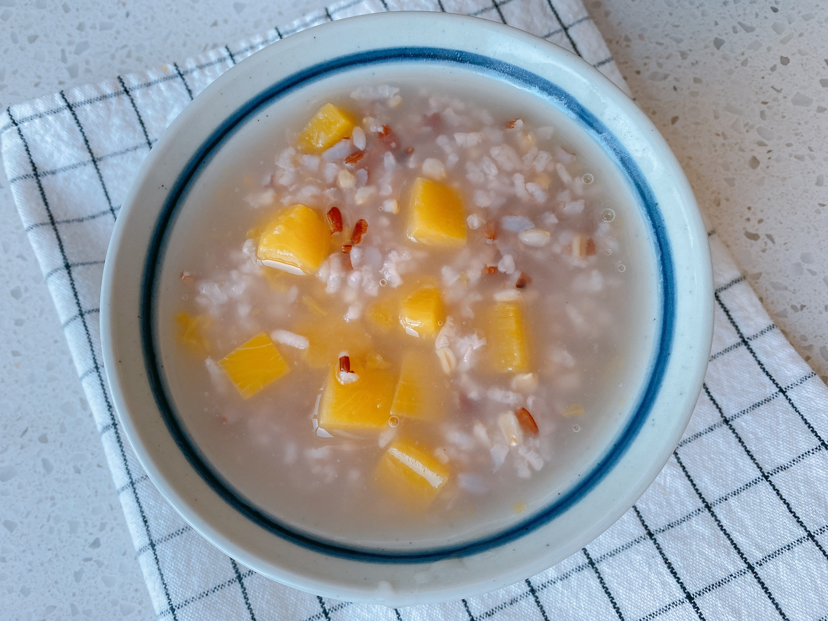 冬天多喝什么粥比较好,冬天喝这4种粥养胃还瘦身