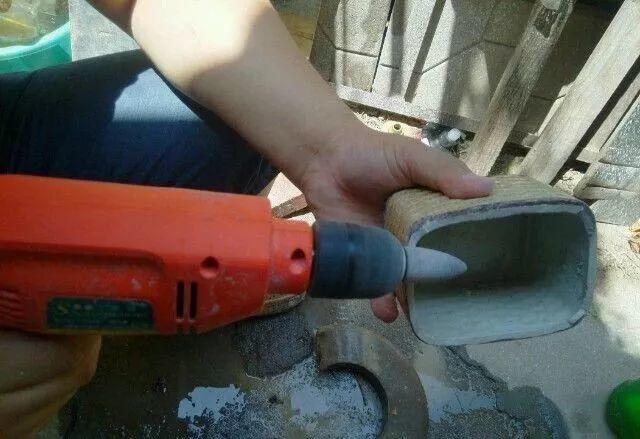 利用酒瓶做花盆的视频,酒瓶切割做花盆不用电动工具打孔