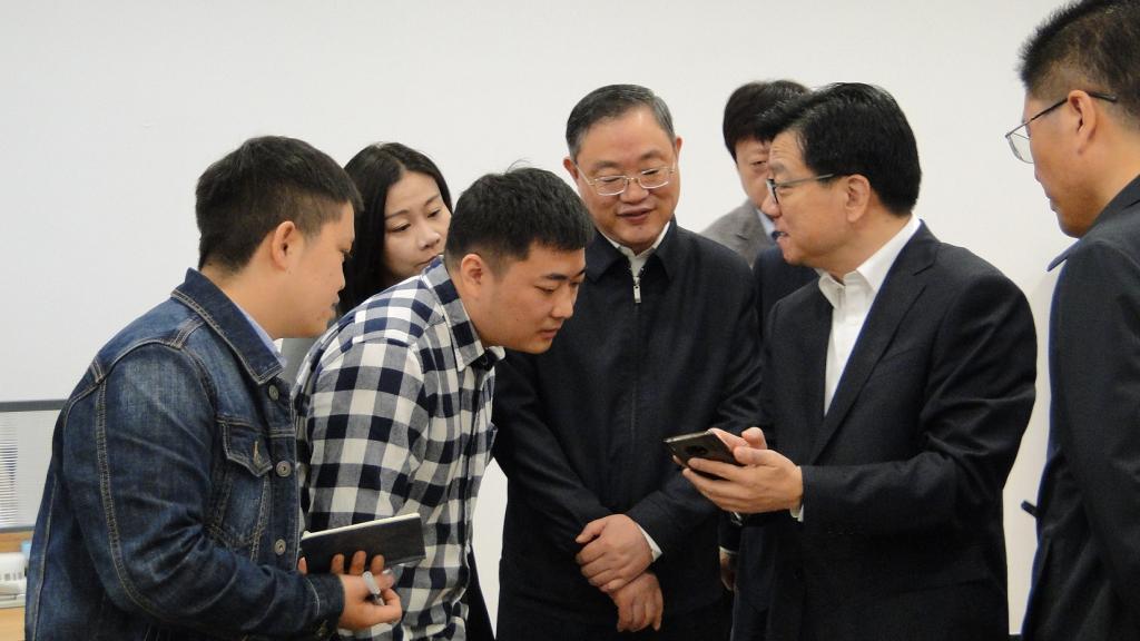 市科委领导一行调研上海大学环上大科技园