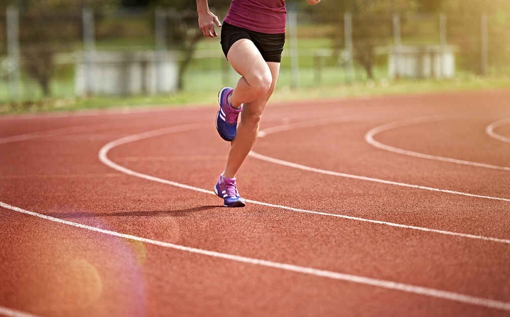 塑胶跑道有毒吗安全吗,塑胶跑道多久才能使用