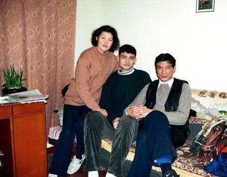 姚明家族基因多高,姚明的身高和他爸爸