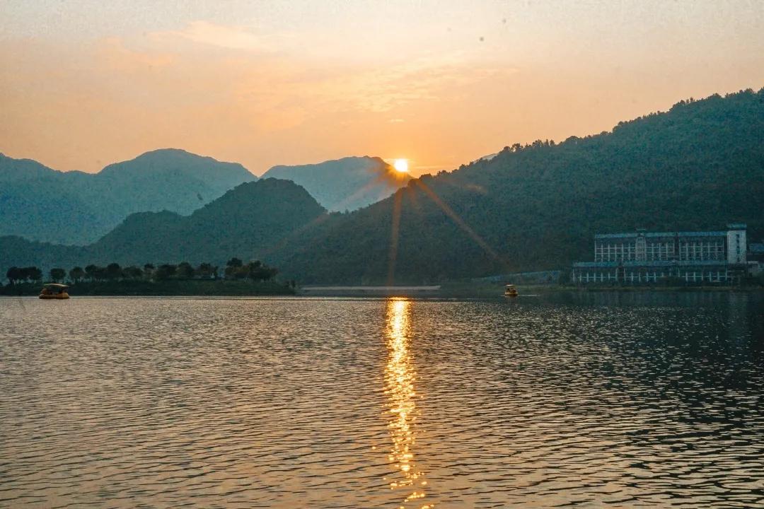 英德宝晶宫天鹅湖温泉酒店好玩吗,英德宝晶宫天鹅湖温泉酒店别墅