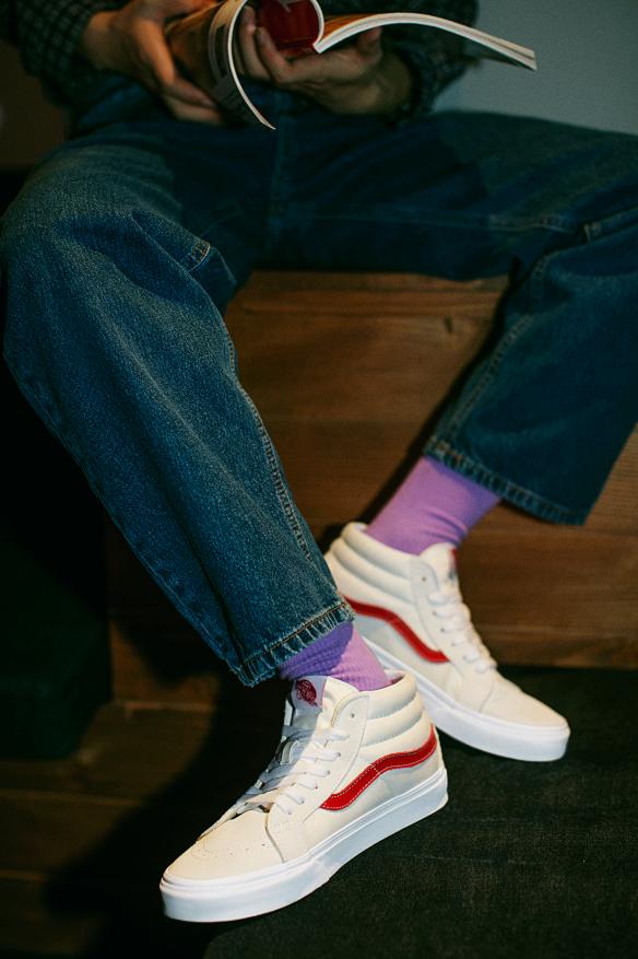 复古电动车权志龙,权志龙同款vans深蓝怎么搭配