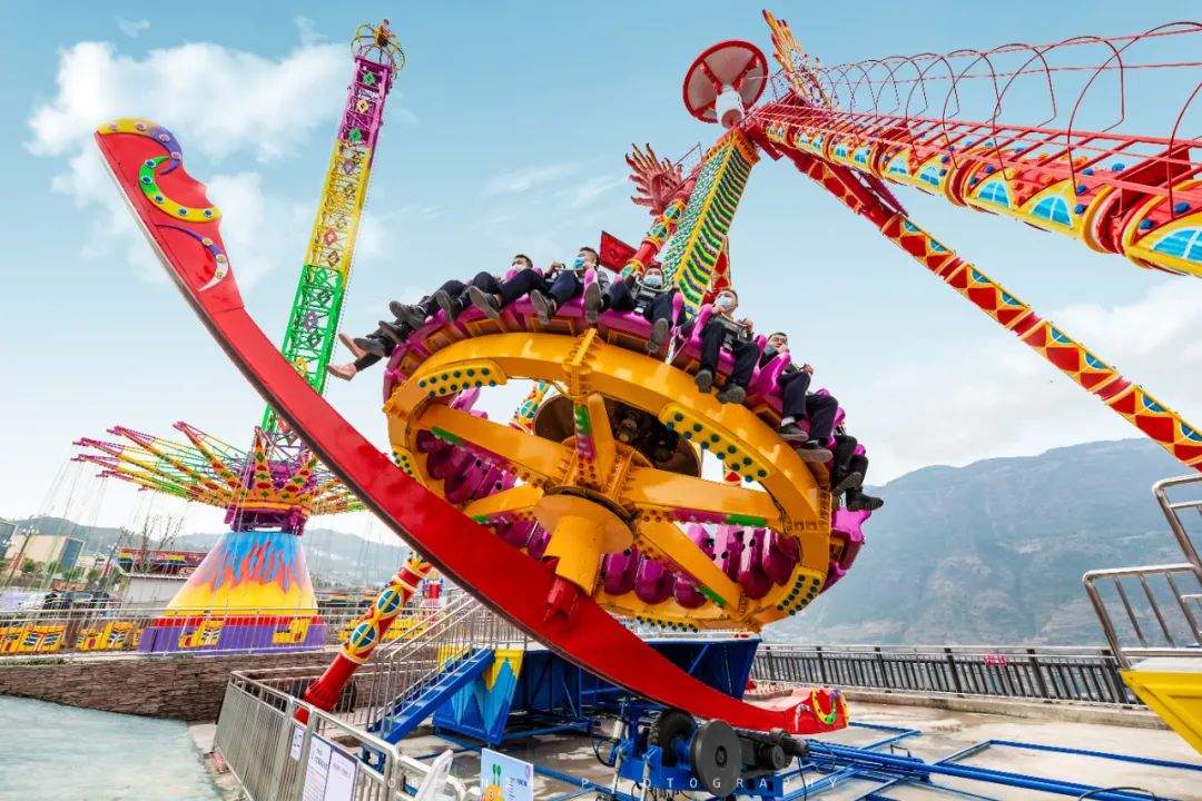 春节假期好去处，打卡巫山“悬崖”上的游乐场「图文、视频」