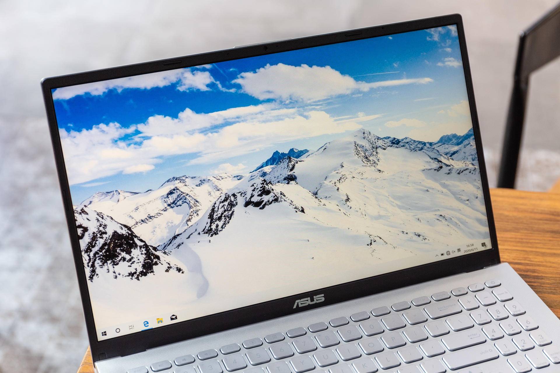 被薇娅推荐的高性价比入门轻薄本，华硕VivoBook15s太“香”