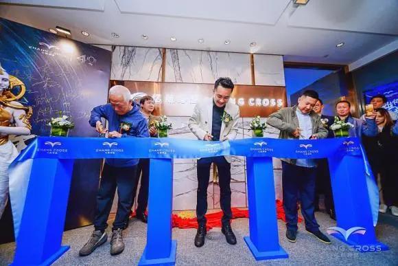 400架无人机点亮夜空恩施,600架无人机点亮夜空