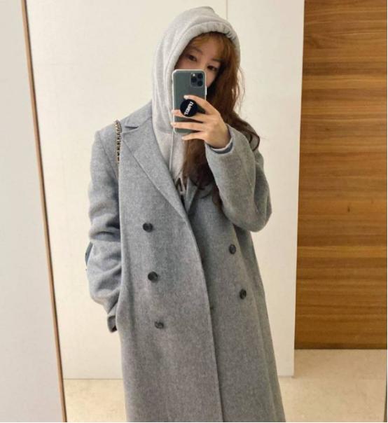 朴孝敏惊艳写真,朴孝敏穿黑白格子的衣服