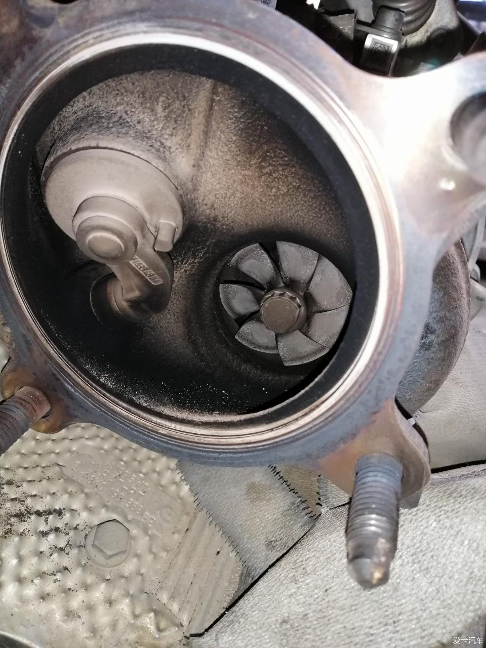 奥迪q32.0t烧机油解决办法,奥迪q31.4发动机烧机油
