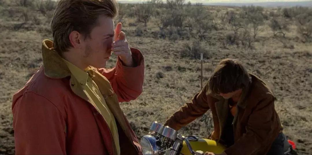 这个男人爱狗如命，颜值可以甩小李子几条街，你不知道的是......