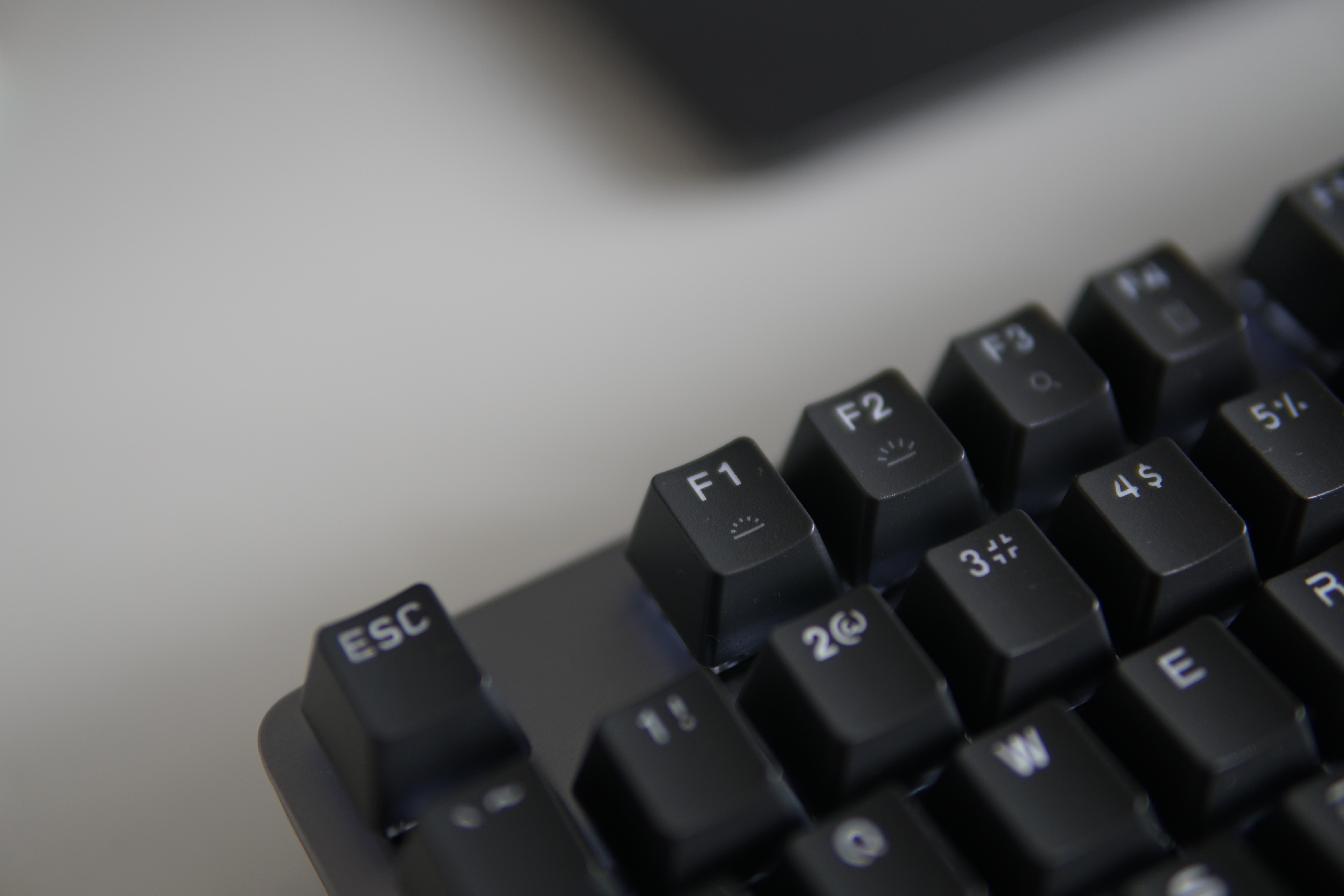 罗技k845玩游戏买ttc还是cherry,罗技k845背光机械键盘开箱体验