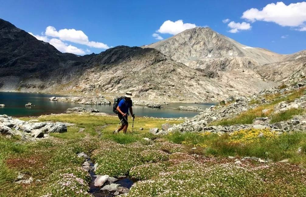 户外双肩背包哪个牌子好,户外旅游背包哪个牌子好