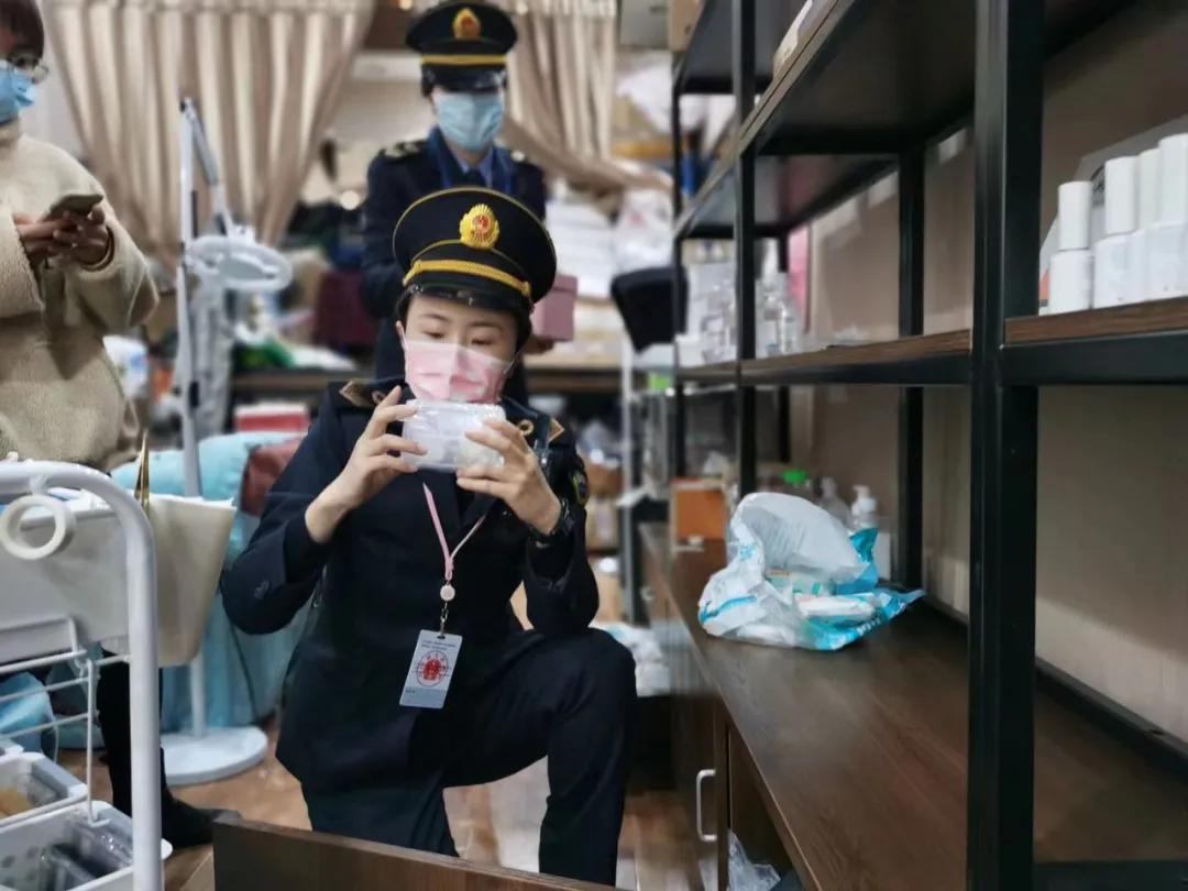 骗子网上借钱开美容店,美容贷骗局揭秘