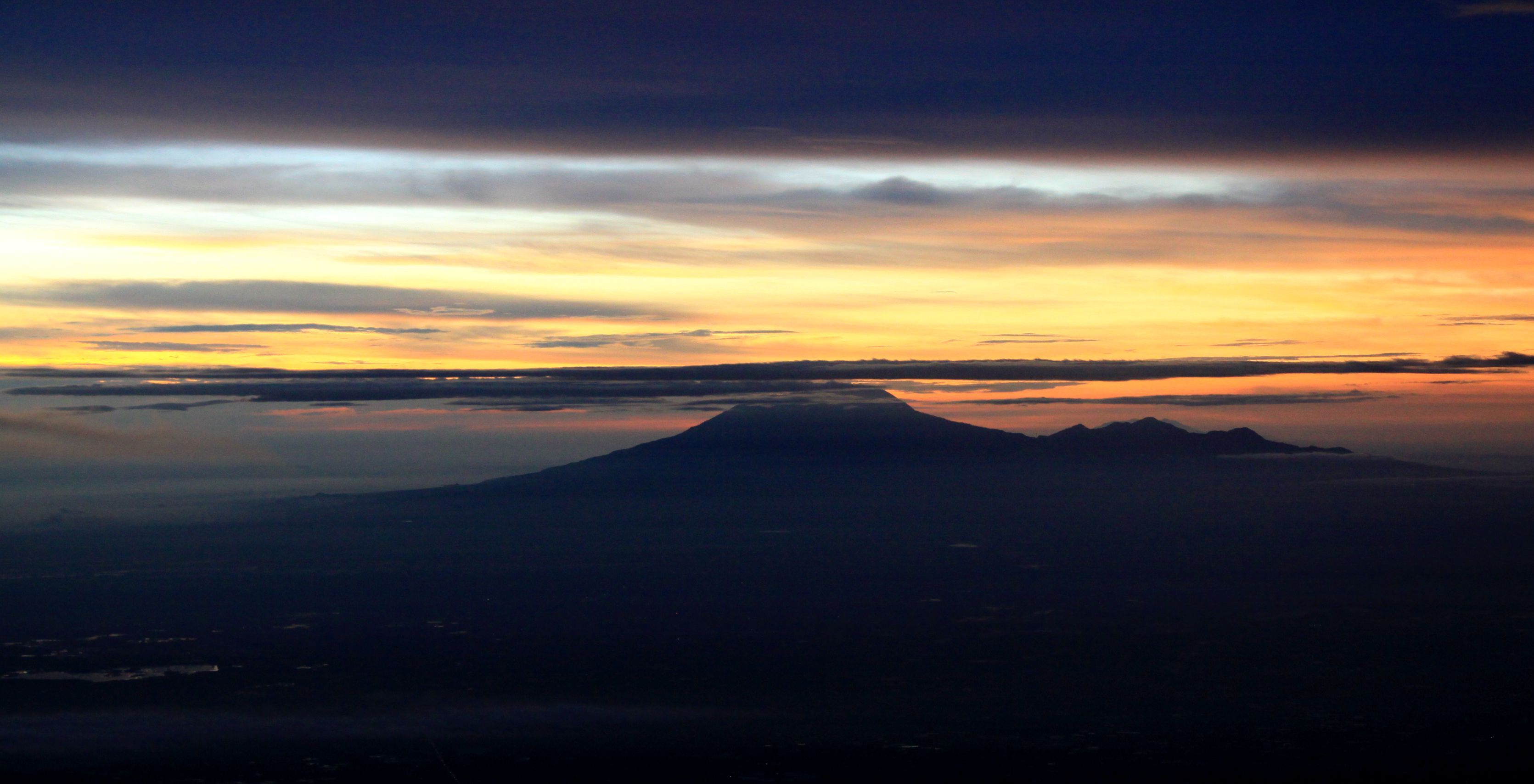 印尼最大的火山 (印尼默拉皮火山环境)