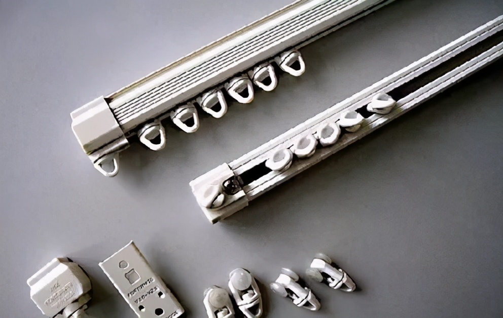 窗帘选购技巧罗马杆还是轨道的好,装修窗帘选购攻略视频教程