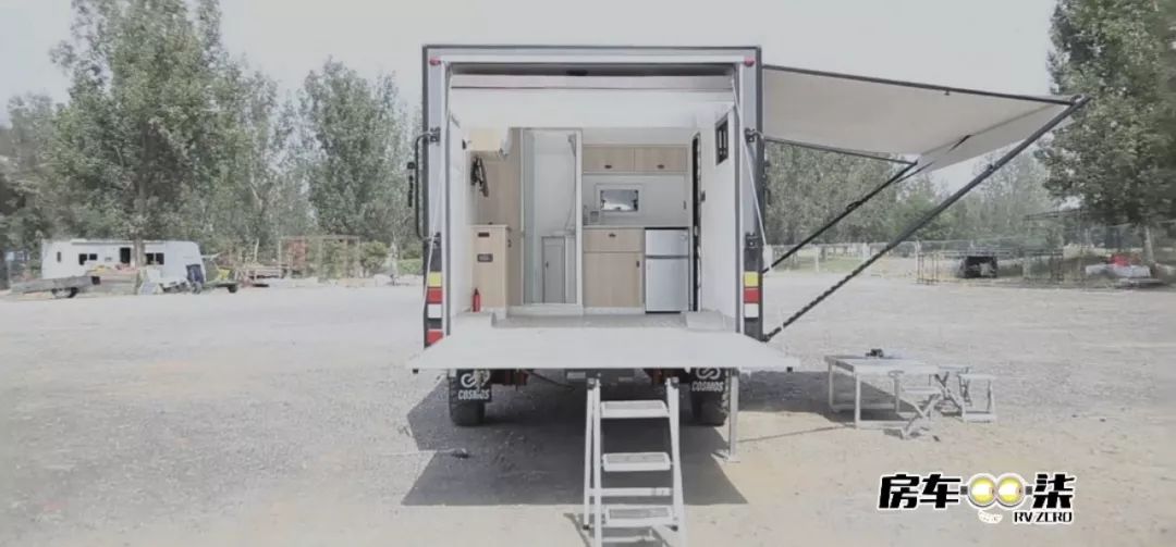 科斯升顶越野拖挂房车,平头轻卡双拓展自行式c型房车