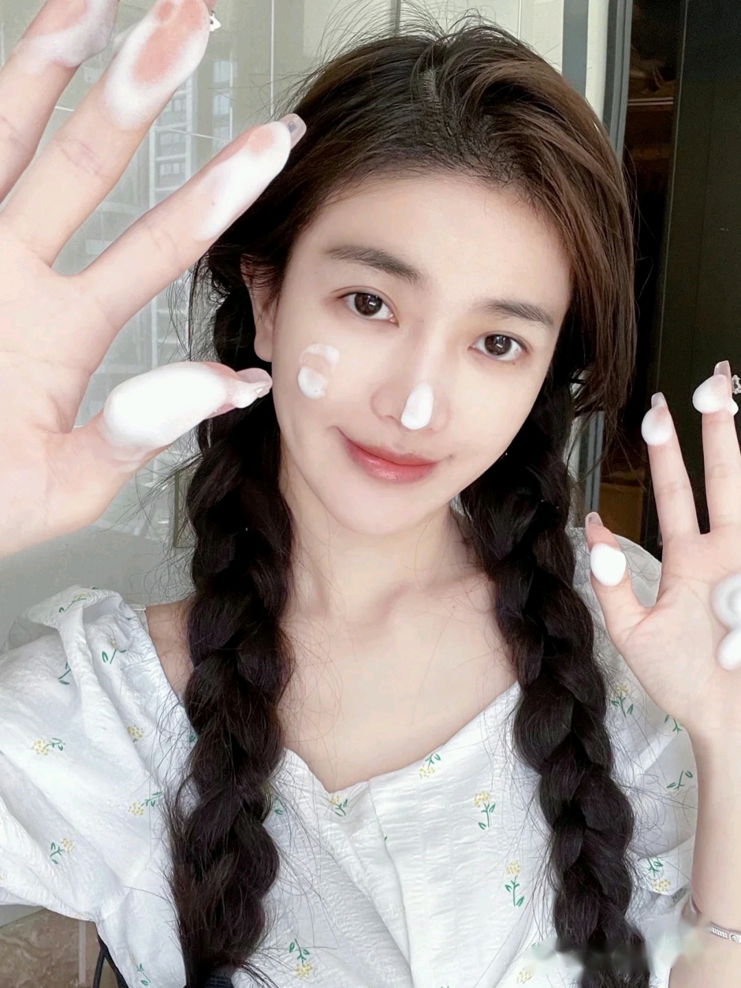 补水护肤品的正确使用顺序怎么用,护肤品的使用顺序包括面膜