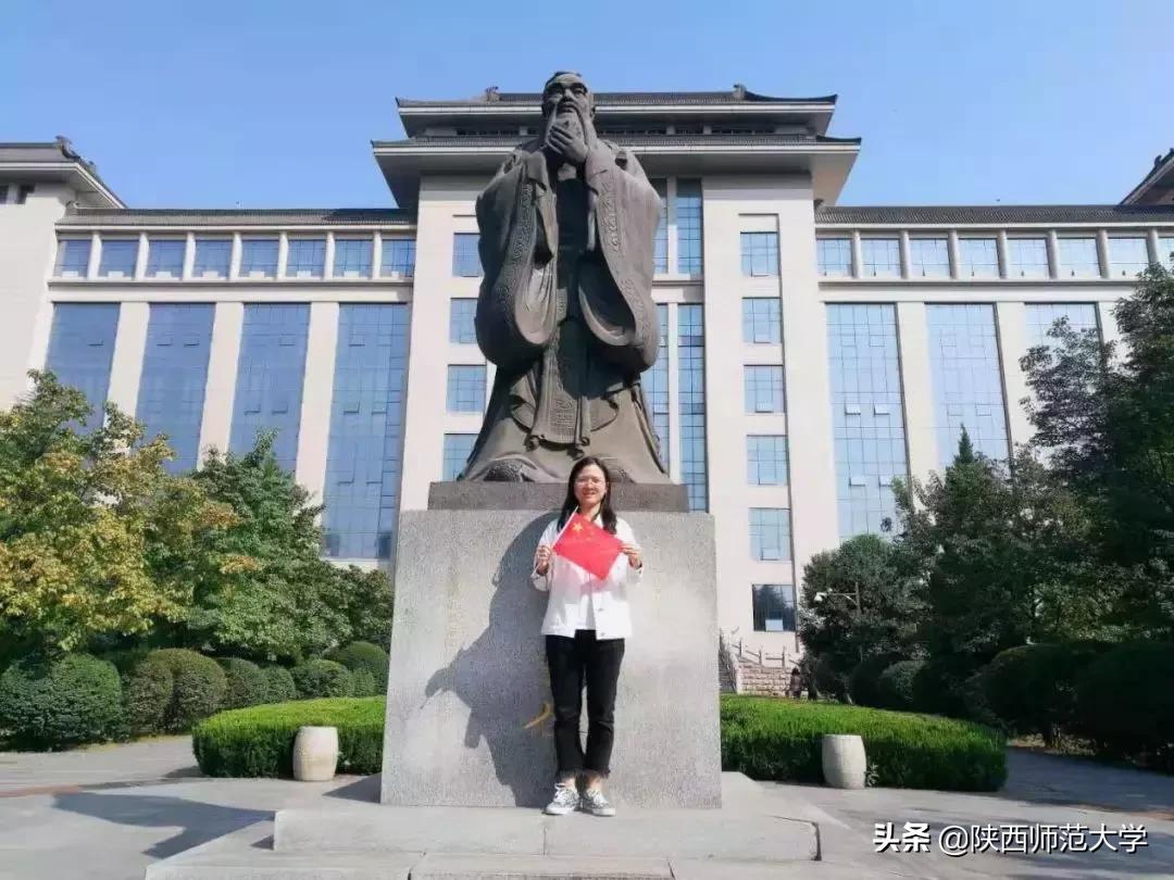 我与国旗共舞,我与国旗并肩