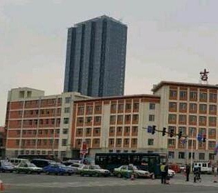 堵车时交警如何交通疏导,吉林九中堵车