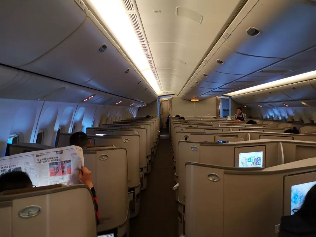 东航南航经济舱对比,东航南航公务舱休息室