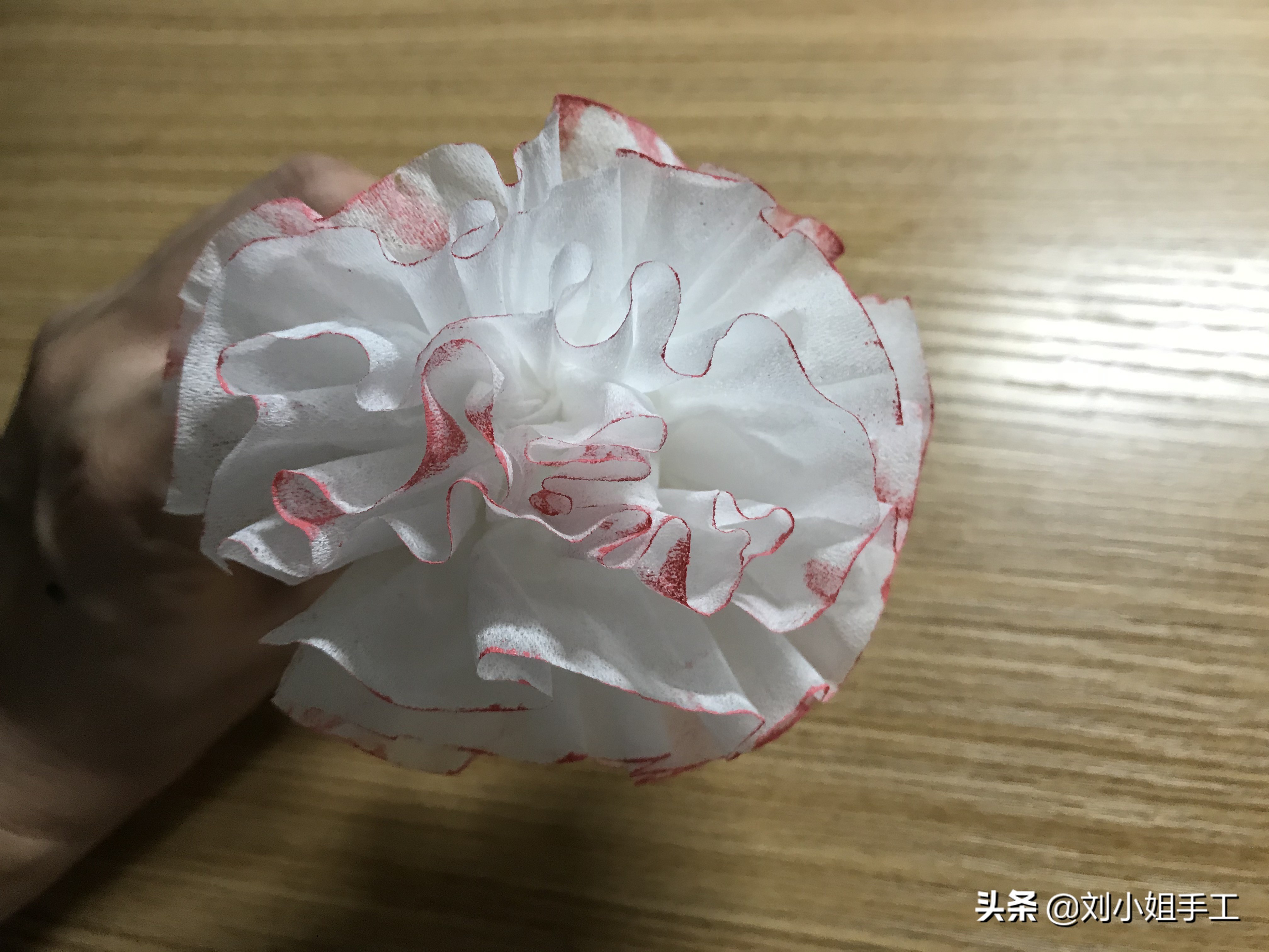 创意花朵手工DIY，用纸巾做出漂亮的花朵，超简单