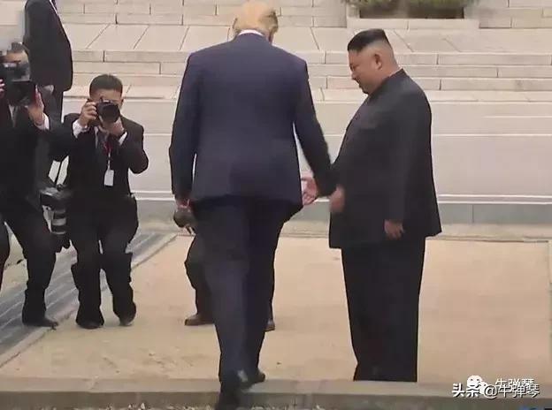 特朗普上台要做的三件事,特朗普走两步